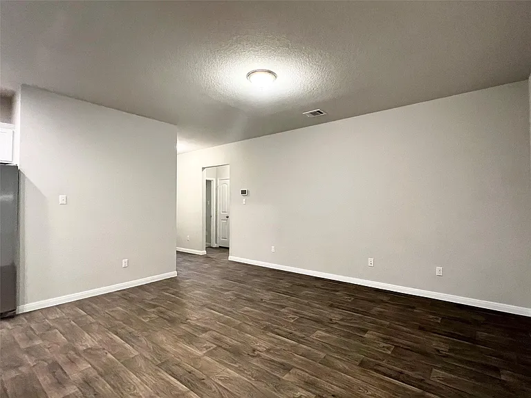 105 Naset Dr — Photo 11