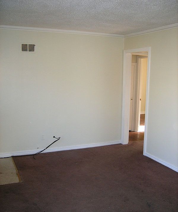 2nd image of 1463 E 76th Ter