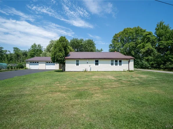 720 Bennett Rd, Angola, NY 14006