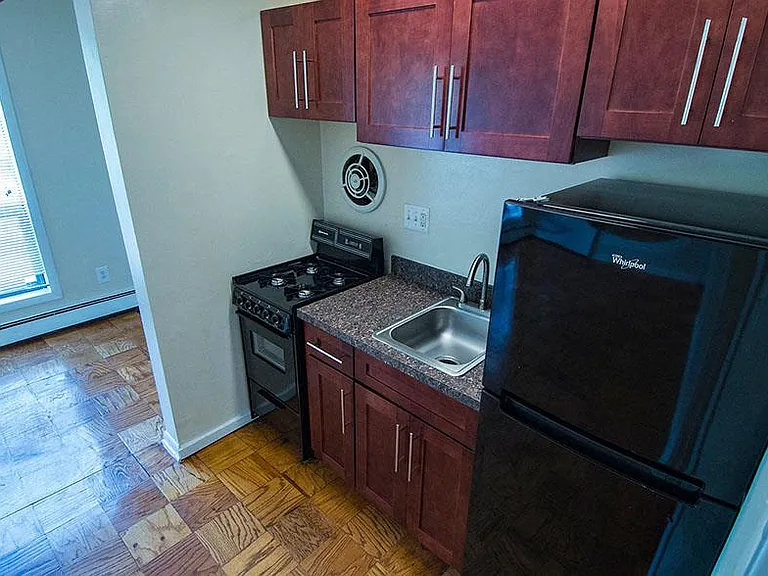Dore Apartments — Photo 29