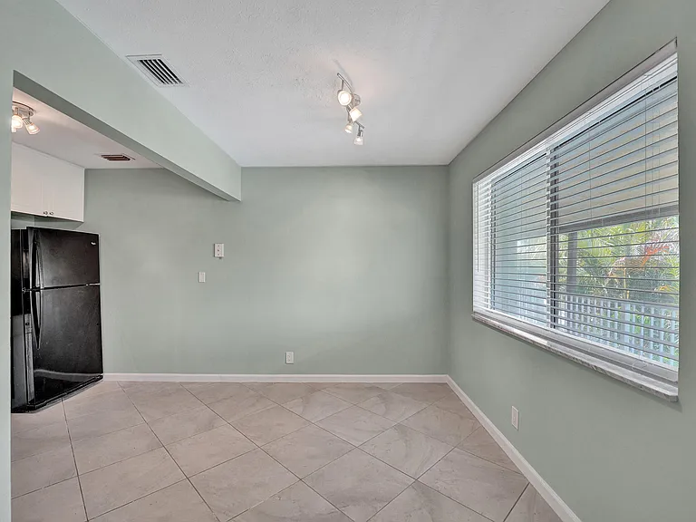 1250 Miami Rd #11 — Photo 12