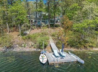 9 Lake View Ct, Southampton, NY 11968