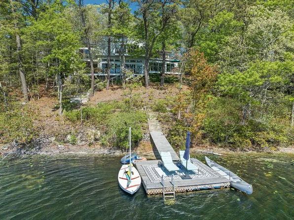 9 Lake View Ct, Southampton, NY 11968
