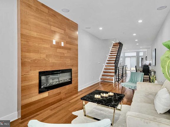 5th image of 2635 W Oxford St