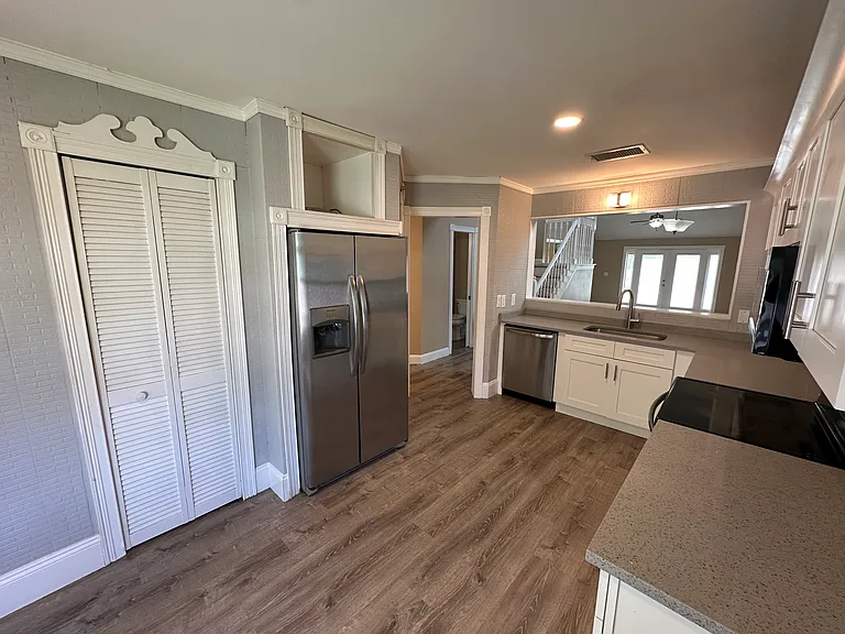 1724 Chatham Cir — Photo 8