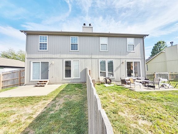 2nd image of 621-23 NE Swann Cir