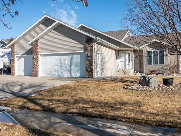 4831 Amberglow Dr, Bismarck, ND 58503