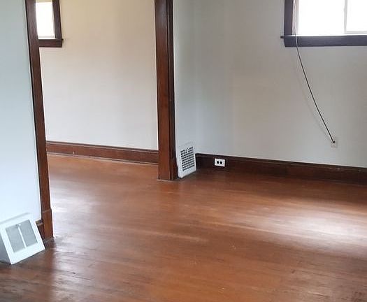 3rd image of 3335 W 95th St