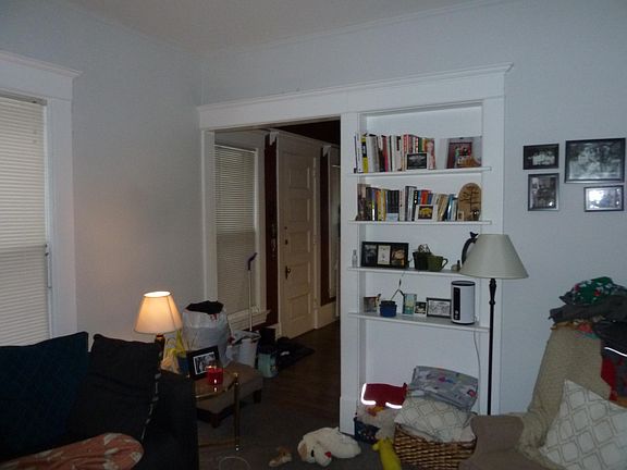 LR from foyer entrance, looking back at private side entrance into kitchen.