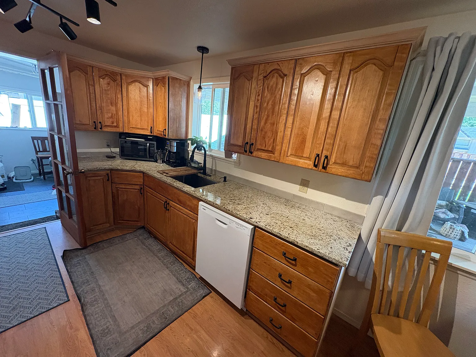 3 bed, 1952 sqft, $2,750 — Photo 3