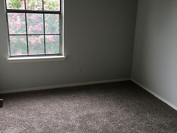 4th image of 624 W Collins St