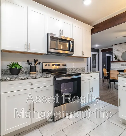 301 E Quincy Ave — Photo 26
