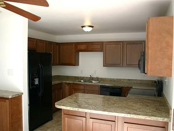 4th image of 255 Tulip Dr