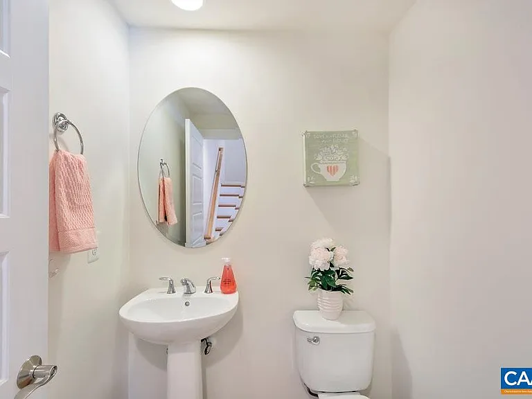 980 Belvedere Way — Photo 18