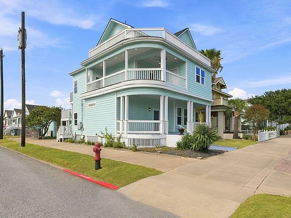 2nd image of 2326 Bernardo De Galvez Ave