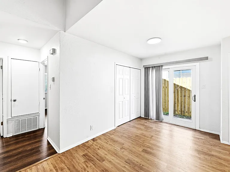 10604 Lanshire Dr #B — Photo 4