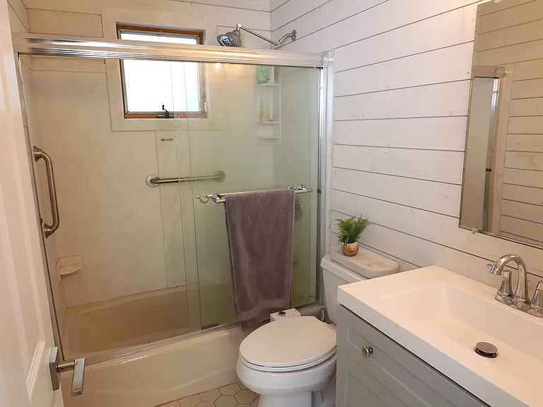 411 N Vendome Ave — Photo 26