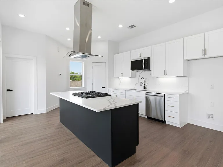 5512 Hardy St — Photo 8
