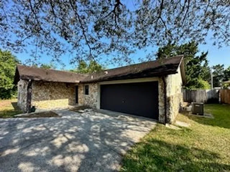 1154 Ashland Ct — Photo 3