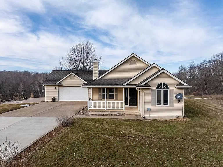 N2450 Oakdale Rd — Photo 2