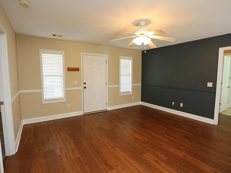 343 Longwood Dr — Photo 3