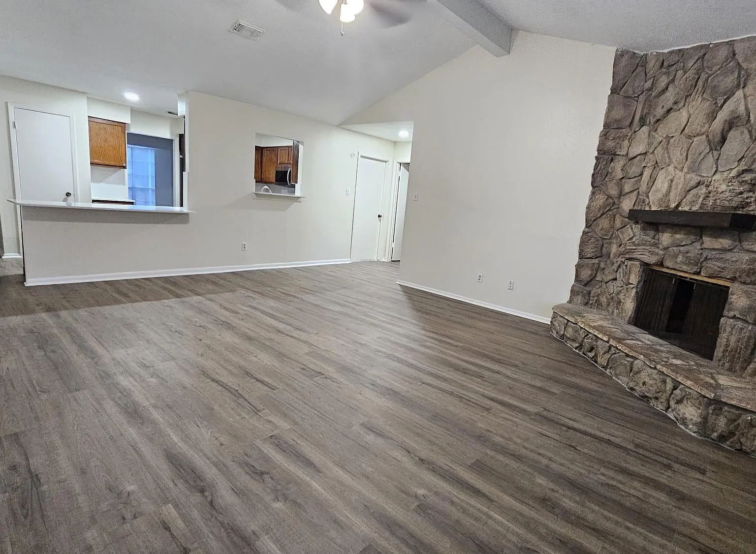 3 bed, 2.0 bath, 1659 sqft, $1,845 — Photo 4