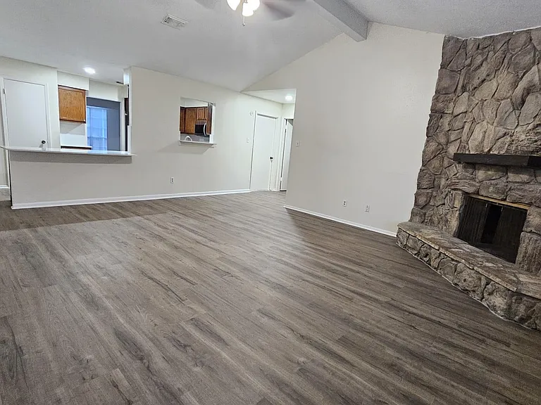 10303 Old Towne Ln — Photo 4