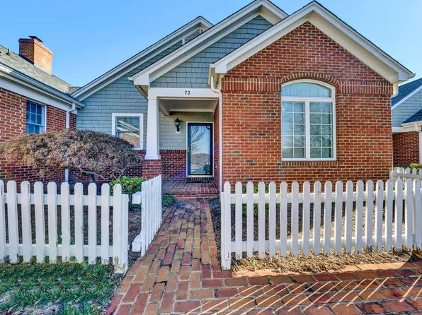 72 Village Green Dr, Penhook, VA 24137