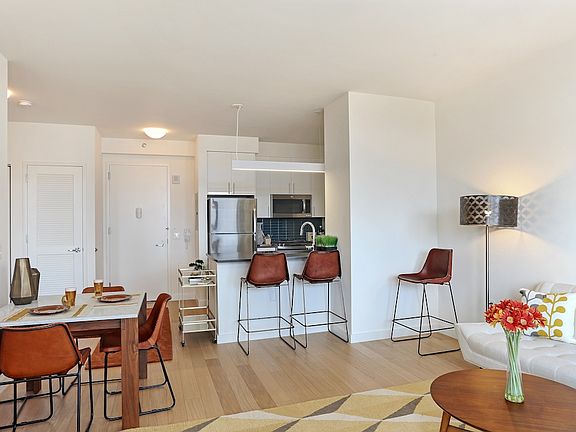 4th image of 180 Myrtle Ave APT 11R