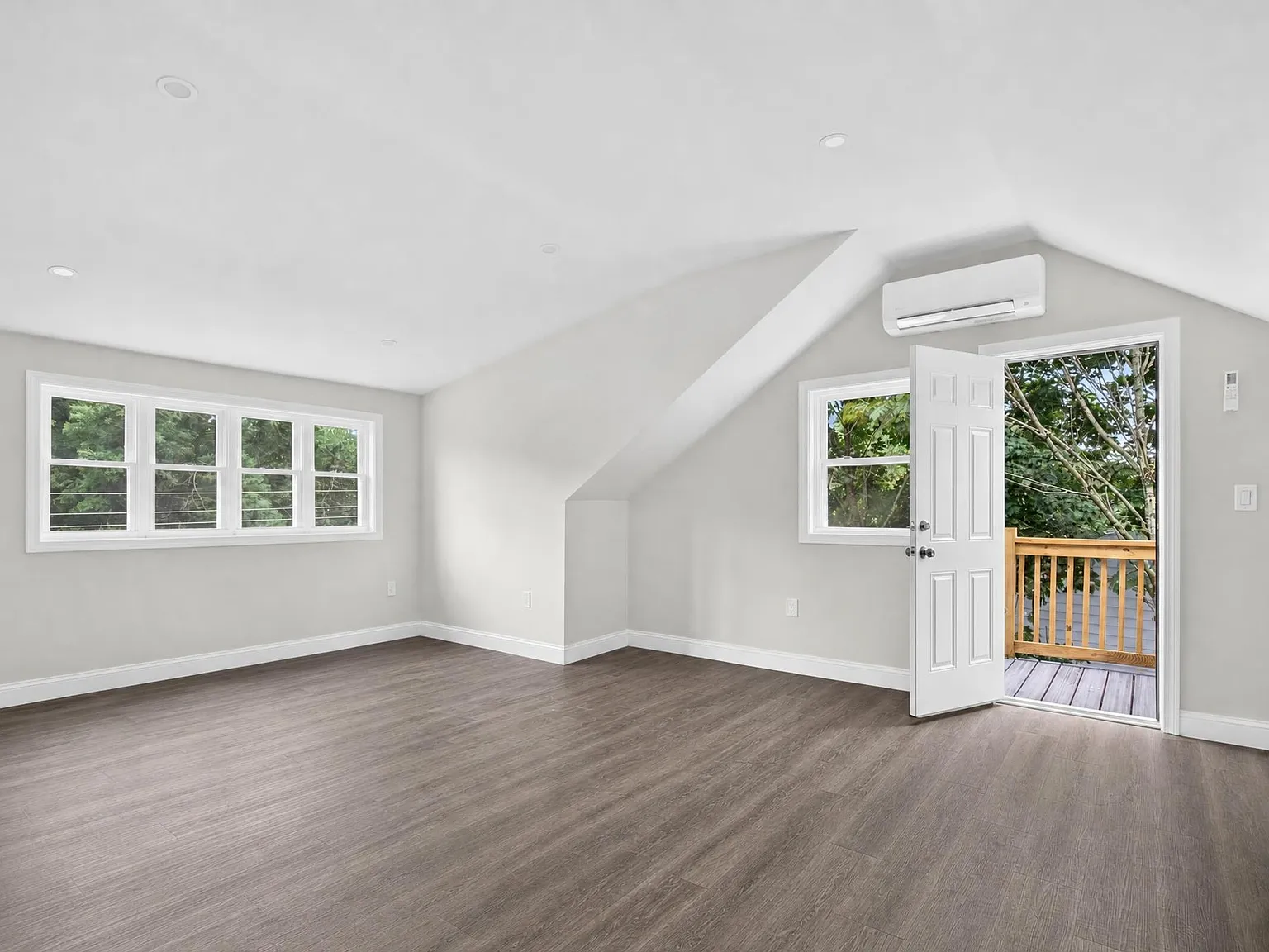 2 bed, 1000 sqft, $2,300 — Photo 4
