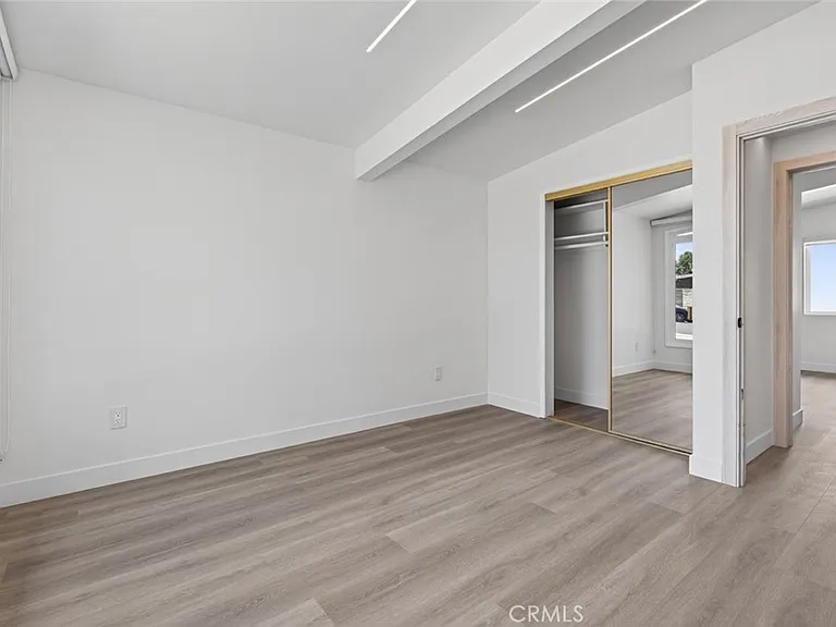 10806 Paso Robles Ave — Photo 23