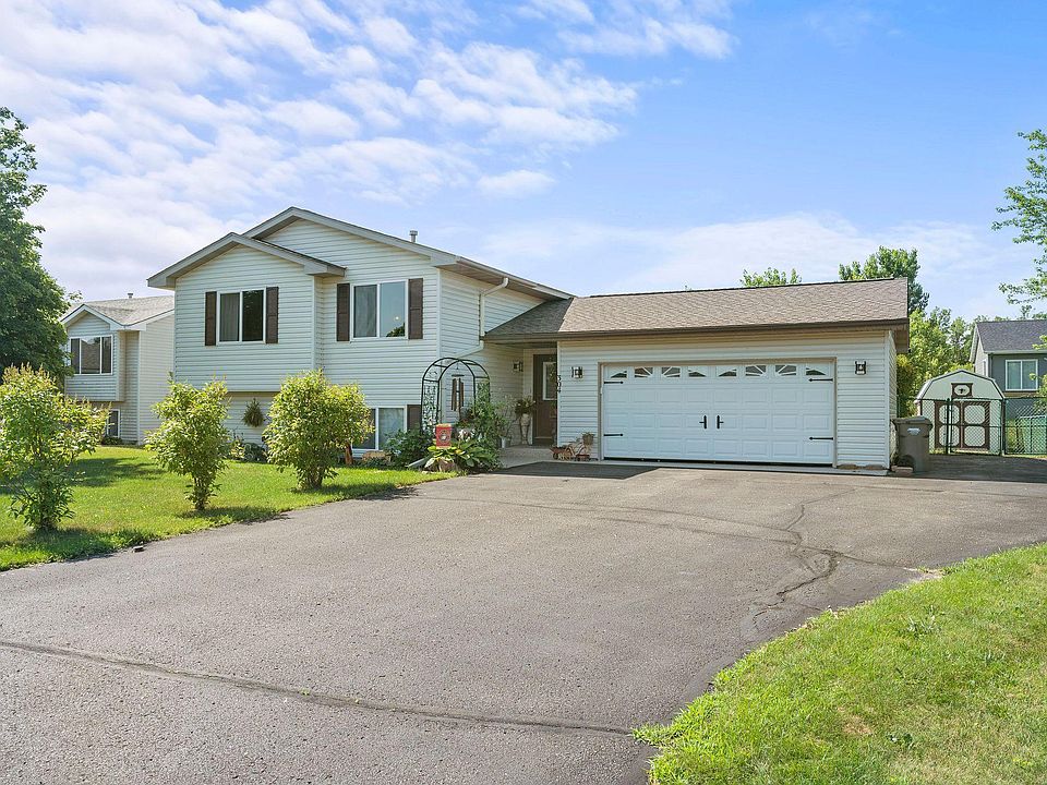 1st image of 304 Hazelnut Dr