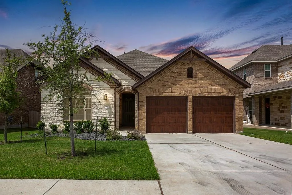 3 bed, 2.0 bath, 1608 sqft, $2,200 — Photo 1