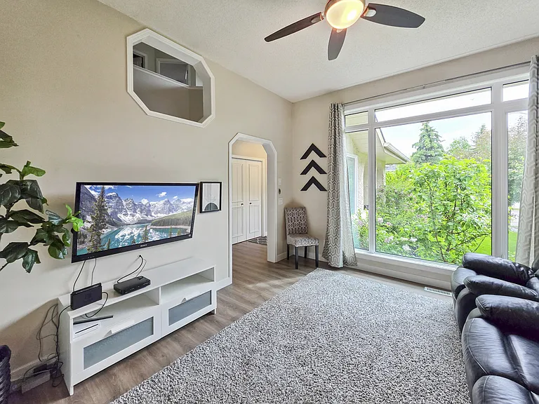 138 Mount Robson Close SE — Photo 15
