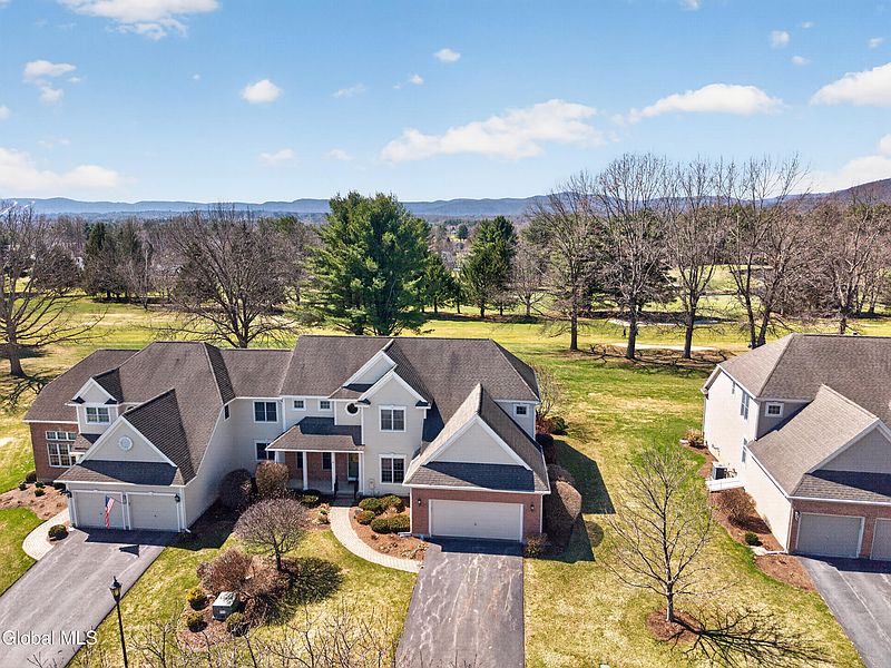 3rd image of 15 Overlook Drive