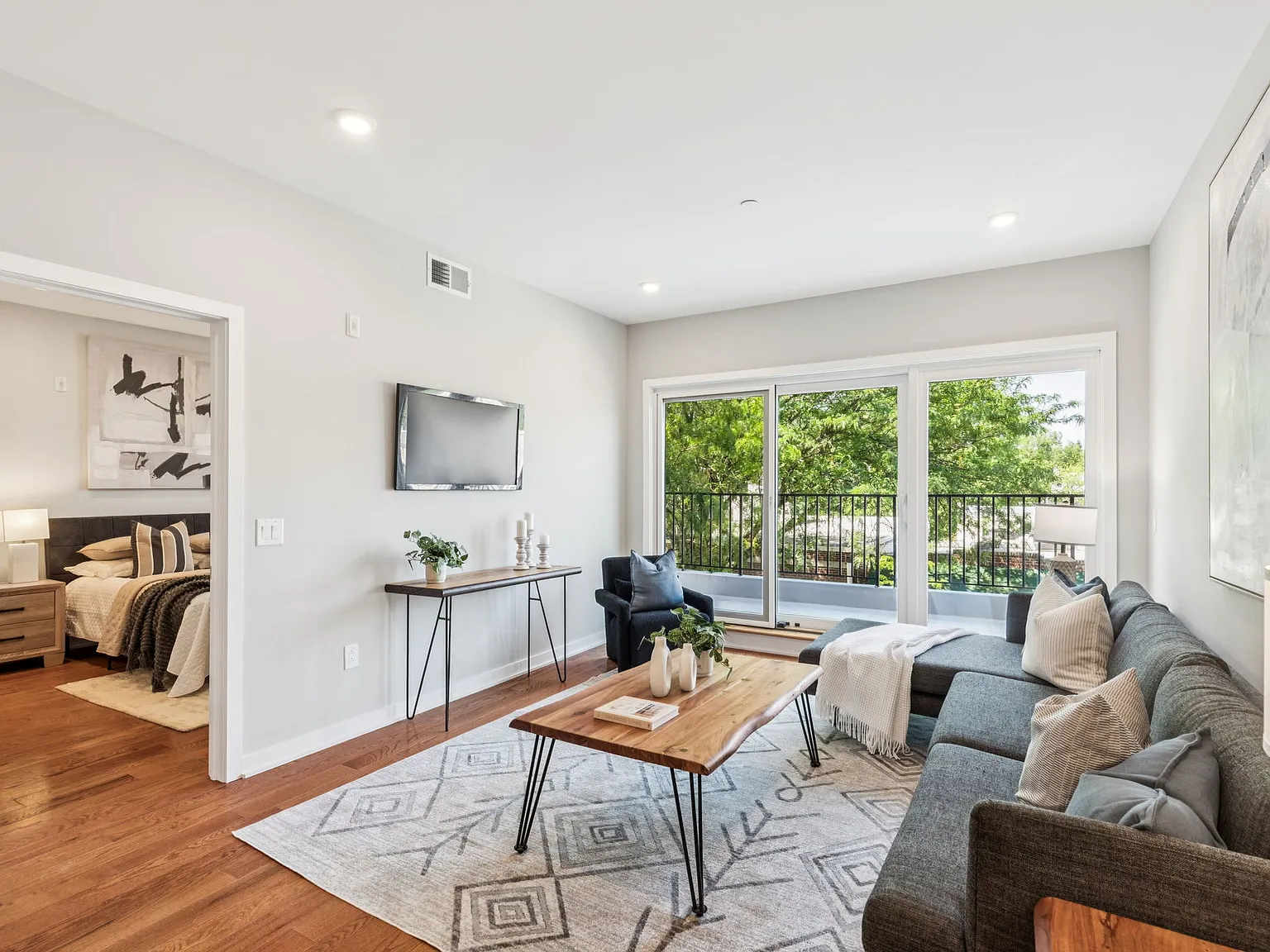 2 bed, 1028 sqft, $3,475 — Photo 4