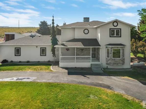 9233 S Ammon Rd, Ammon, ID 83406