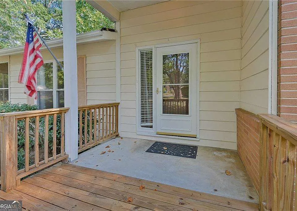 1935 Inverness Rd SE