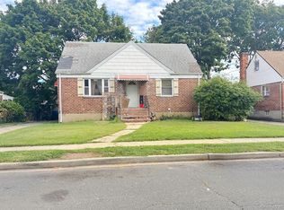 89 Chase St, Hempstead, NY 11550