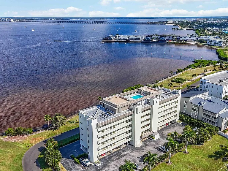 1500 Park Beach Cir #6C — Photo 2