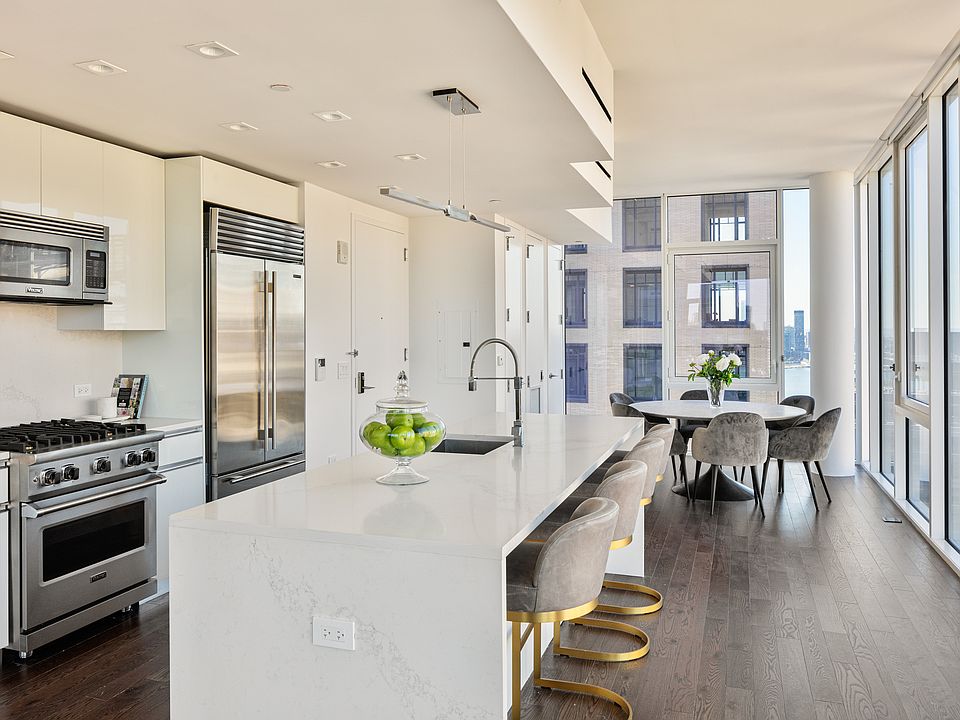 1st image of 102 Charlton St #Penthouse 4