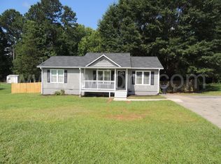 137 Classic Rd, Grantville, GA 30220
