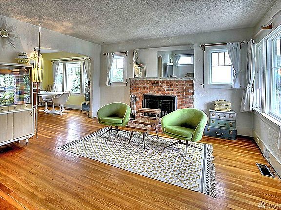 5th image of 4014 Tacoma Ave S