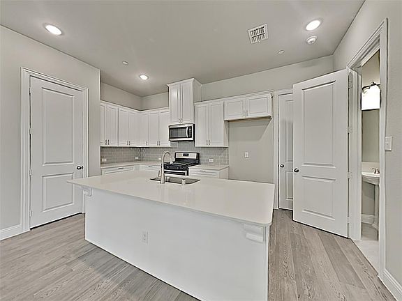 5th image of 1484 Windermere Way