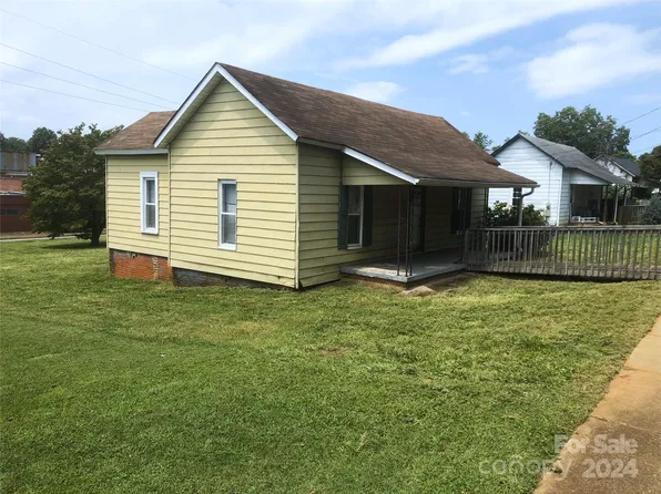 818 N Davis Ave, Newton, NC 28658