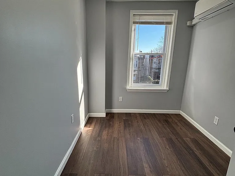 516 E Mayland St — Photo 9
