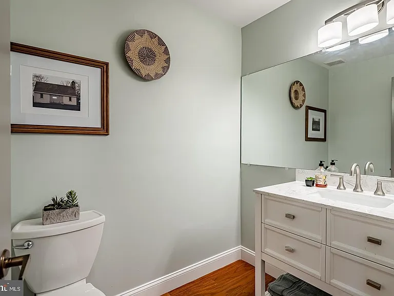 313 Albans Ct — Photo 10