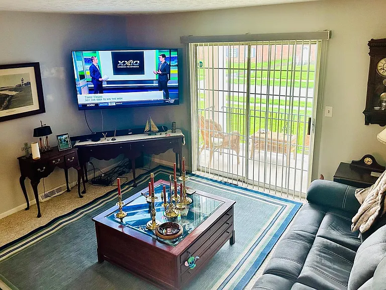 4225 Chester Dr — Photo 8