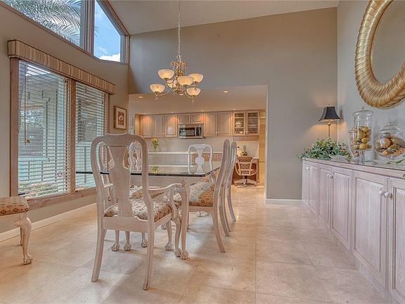 4th image of 105 E Berkshire Cir