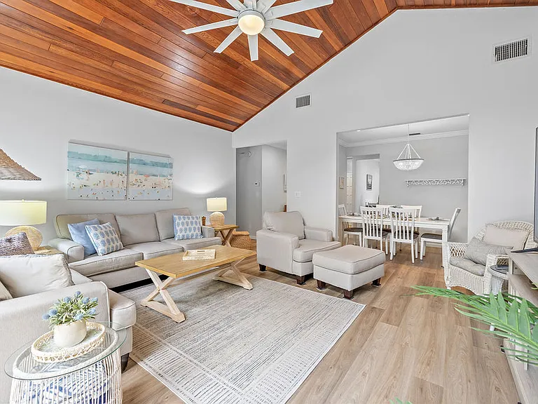 300 S Peppertree Dr — Photo 22